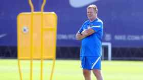 Ronald Koeman, durante un entrenamiento de la pretemporada del Barça / FCB