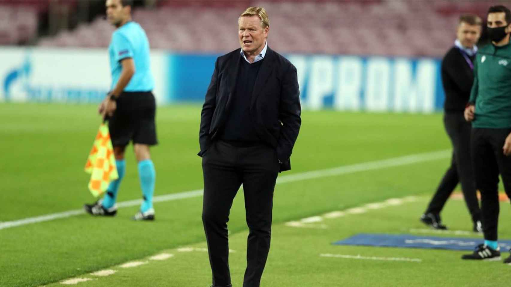 Koeman en el Camp Nou ante el Ferencvaros / FC BARCELONA