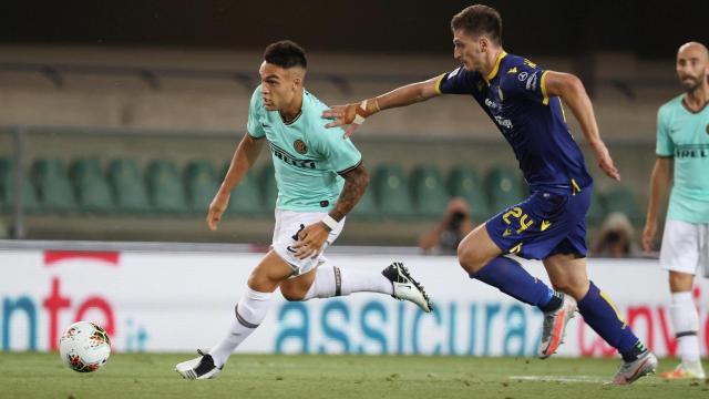 Lautaro Martínez en una imagen de archivo con el Inter de Milán / EFE