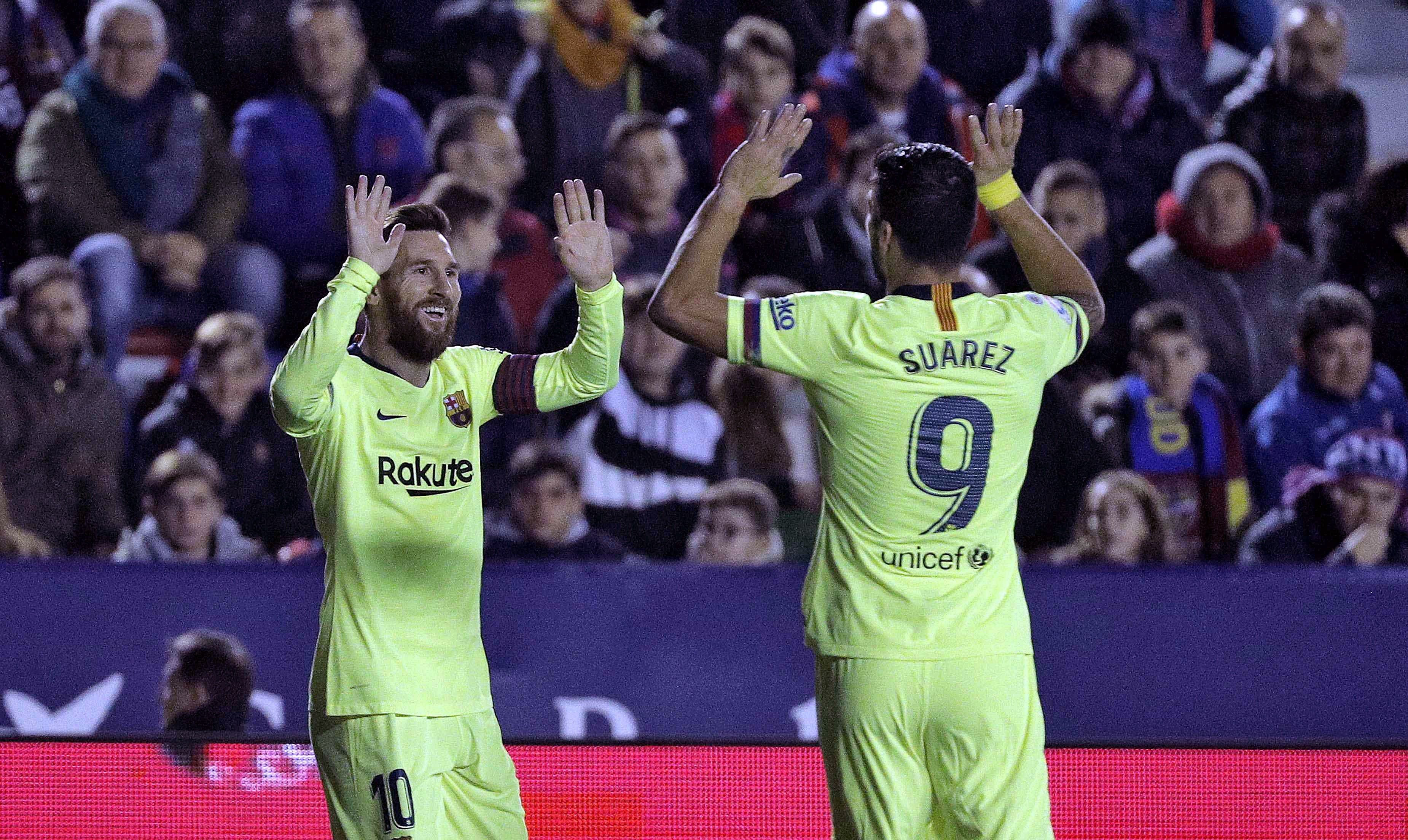 Leo Messi y Luis Suárez celebran un gol contra el Levante / EFE