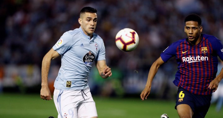 Maxi Gómez y Todibo en una acción del partido / FEFE