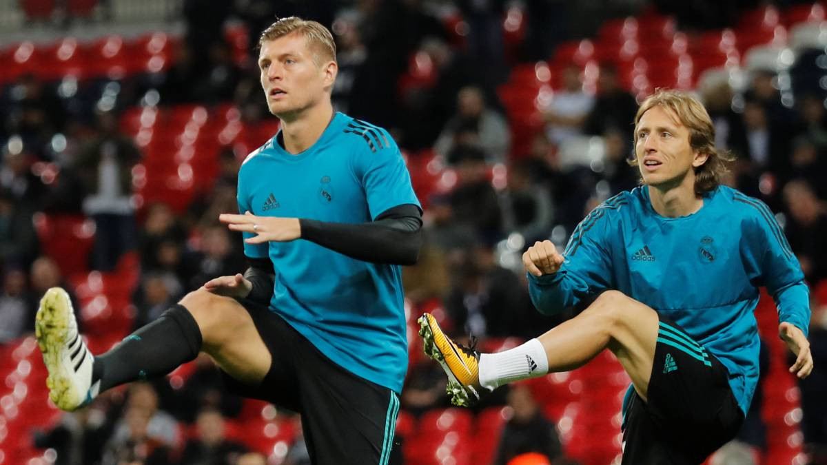 Modric y Kroos, en un calentamiento | EFE