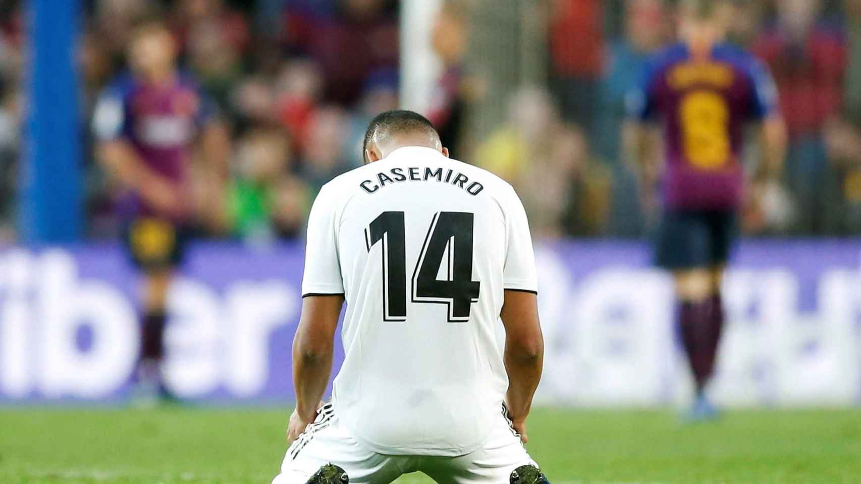 Una foto de Casemiro en el Camp Nou / EFE