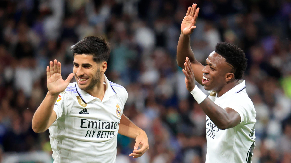 Marco Asensio celebra con Vinicius su gol al Getafe / EFE