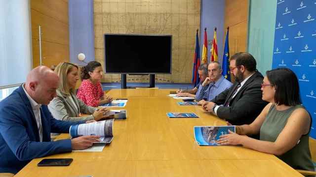 La delegada del Gobierno de España en Cataluña, Maria Eugènia Gay, y el alcalde de Mataró, David Bote, reunidos en el ayuntamiento de este municipio barcelonés / DELEGACIÓN DEL GOBIENO