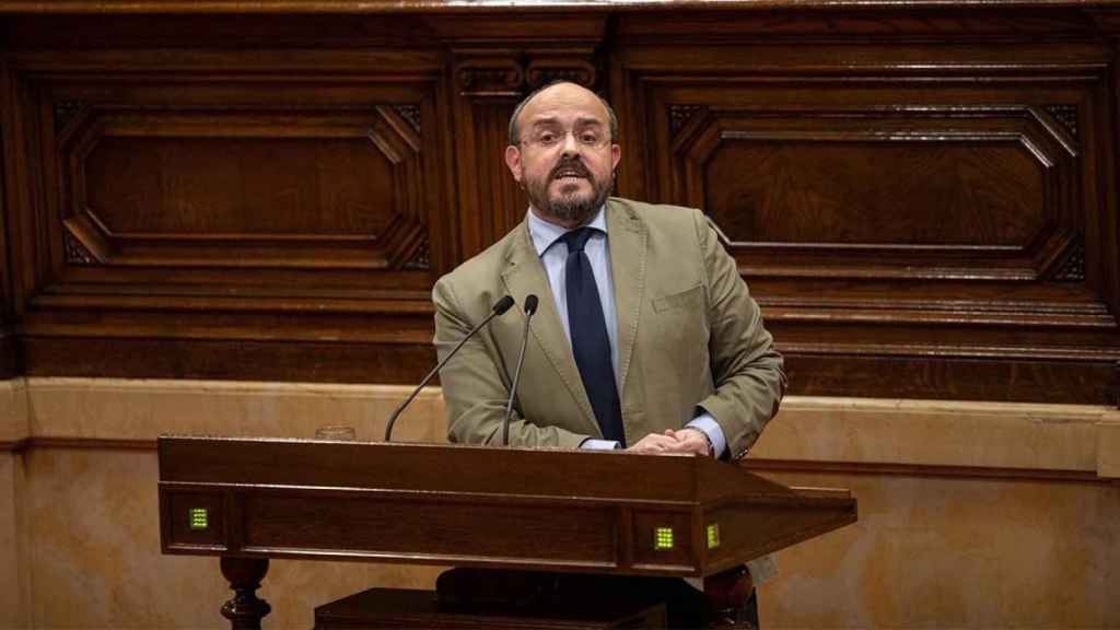 Alejandro Fernández, líder del PP catalán, en el Parlament / EP