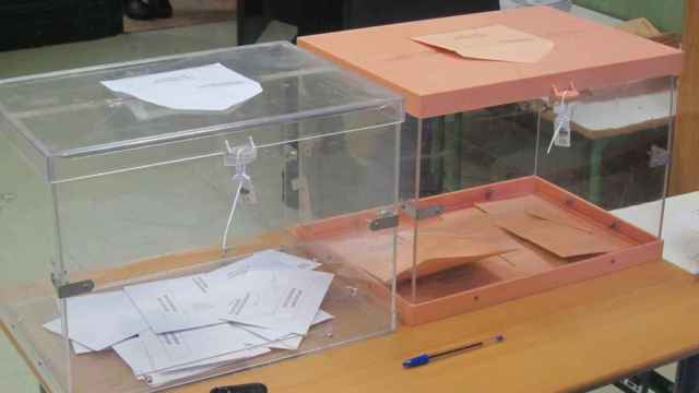 Urnas en una mesa electoral en una imagen de archivo / EUROPA PRESS