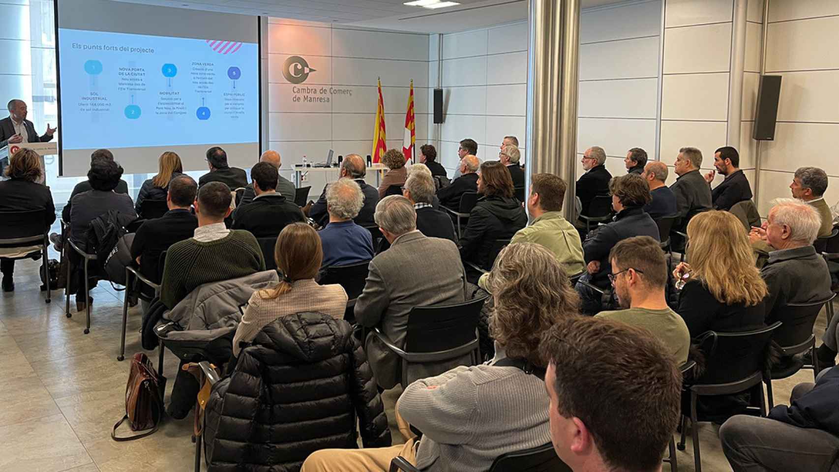 El alcalde de Manresa, Marc Aloy (ERC), presenta las características del nuevo polígono industrial Pont Nou II a representantes del sector empresarial de la ciudad / AYUNTAMIENTO DE MANRESA