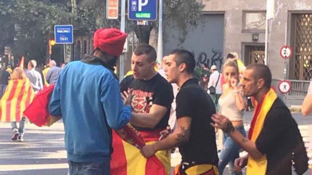 Los tres neonazis por atacar a un vendedor ambulante / TWITTER