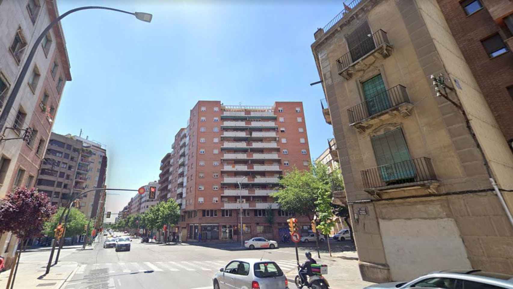 Calle Príncip de Viana, en LLeida, donde el detenido intentó tirar a su expareja por la ventana / GOOGLE MAPS