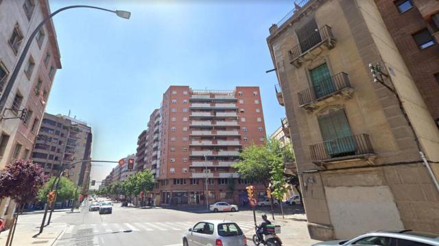 Calle Príncip de Viana, en LLeida, donde el detenido intentó tirar a su expareja por la ventana / GOOGLE MAPS