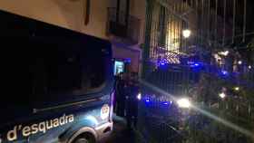 Un furgón de Mossos d'Esquadra durante la redada en el Raval / MOSSOS