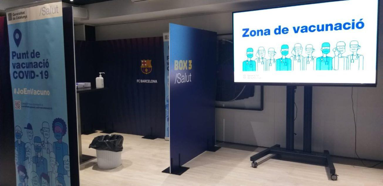 Este es uno de los cuatro boxes de vacunacion que hay instalados en el Camp Nou / DEPARTAMENTO DE SALUD