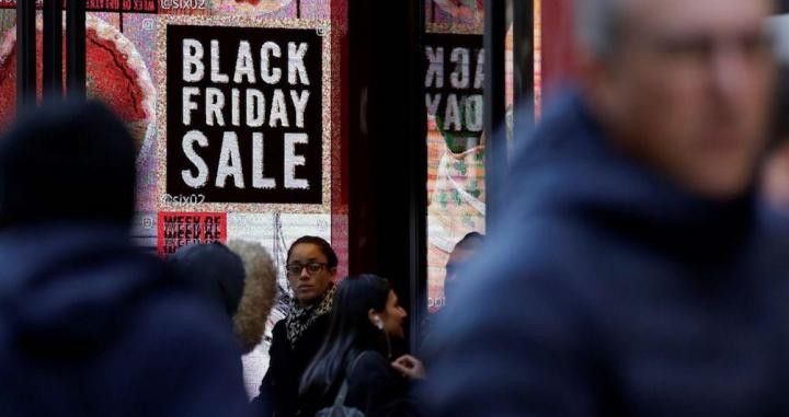 La semana del Black Friday se extiende en España / EFE