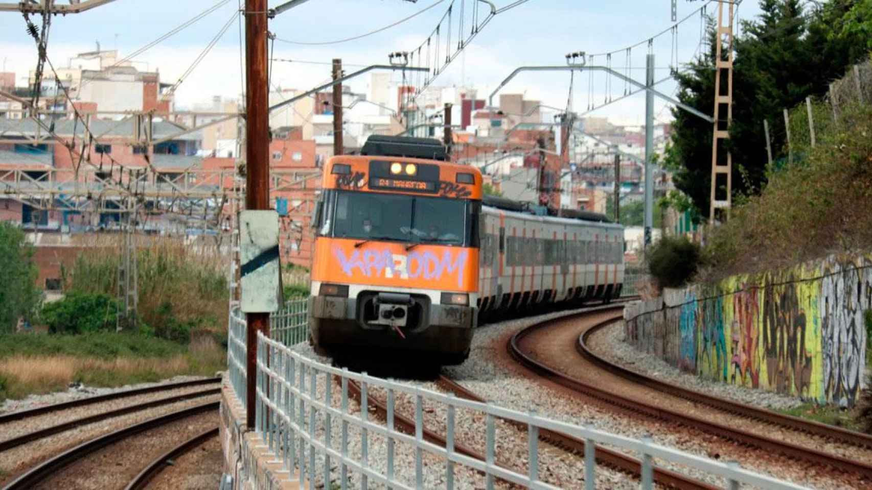 Imagen de un convoy de la R2 de Rodalies de Renfe en Barcelona / CG