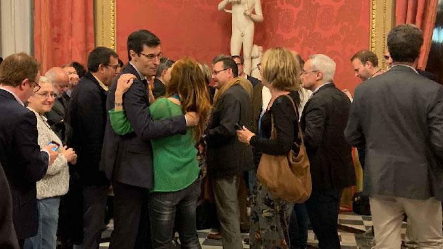 Los representantes de la ANC celebran en la Casa Llotja de Mar que el independentismo ha tomado la Cámara de Comercio de Barcelona / CG