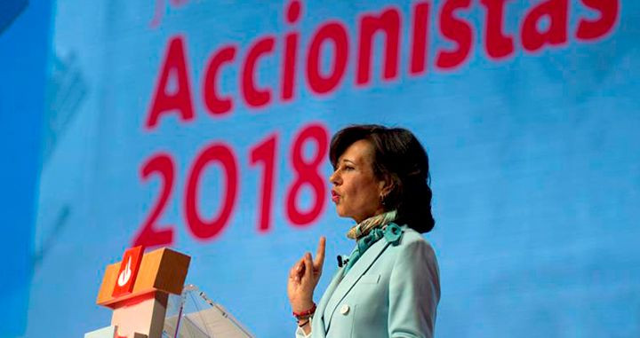 La presidenta del Banco Santander, Ana Botín, durante su intervención en la junta general de accionistas de la entidad / EFE