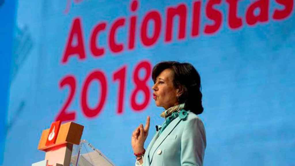 La presidenta del Banco Santander, Ana Botín, durante su intervención en la junta general de accionistas de la entidad / EFE