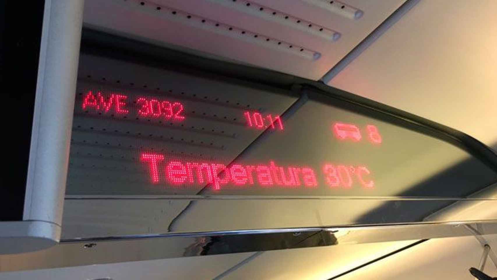 Imagen del interior del AVE con la temperatura a 30 grados / CG