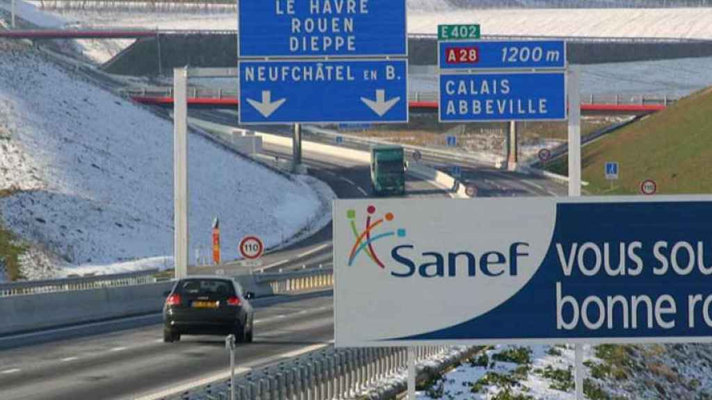 Un cartel de Sanef, la filial de autopistas de Abertis en Francia / EFE