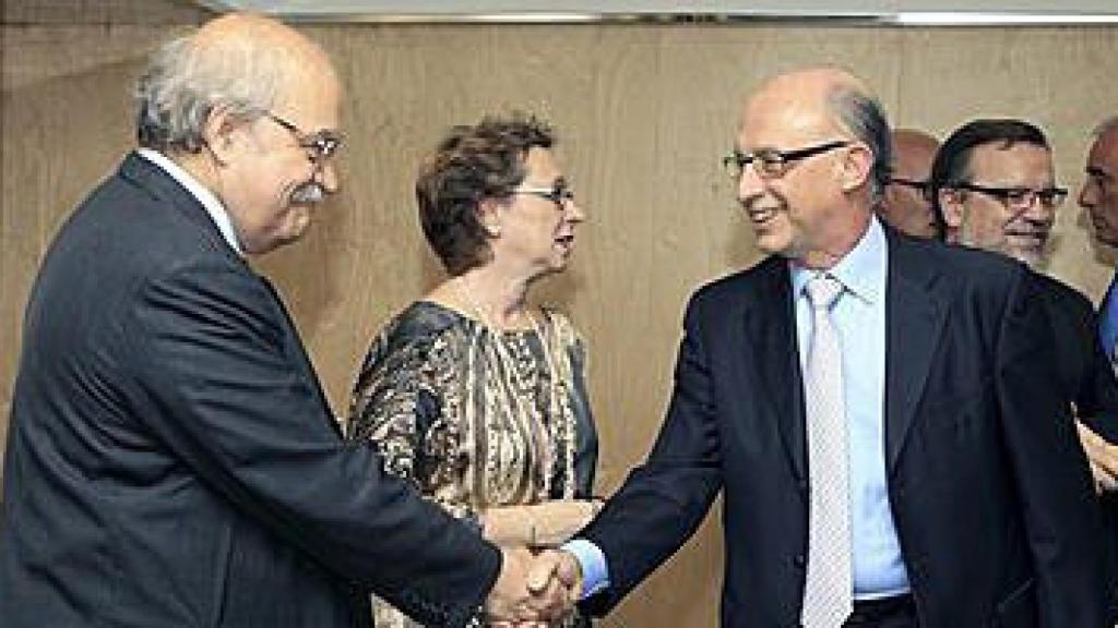 El consejero de Economía y Conocimiento, Andreu Mas-Colell, y el ministro de Hacienda y Administraciones Públicas, Cristóbal Montoro