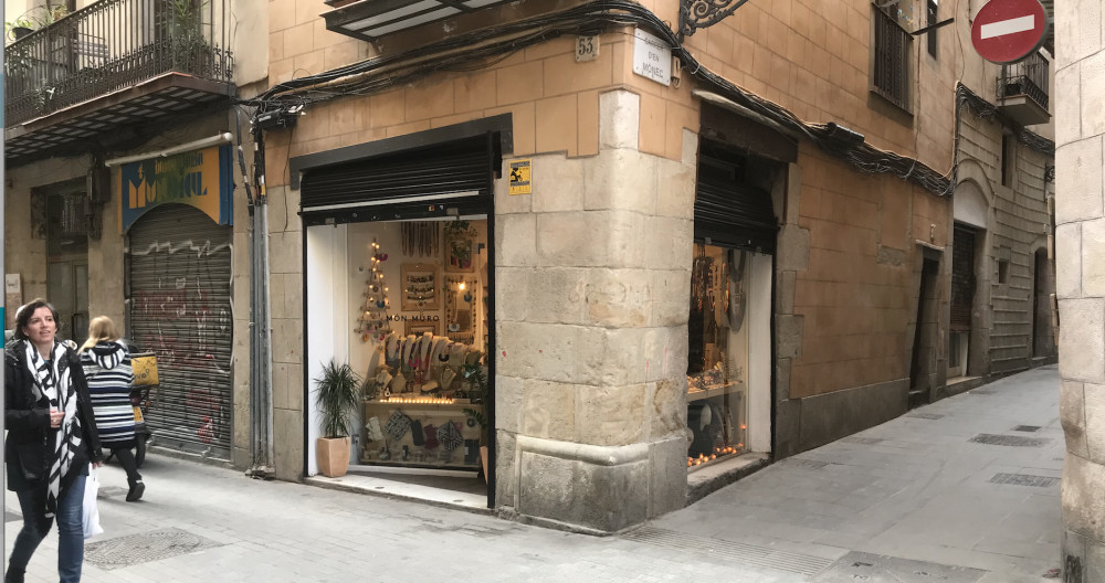 Vista de uno de los comercios de Sant Pere Més Baix / EB