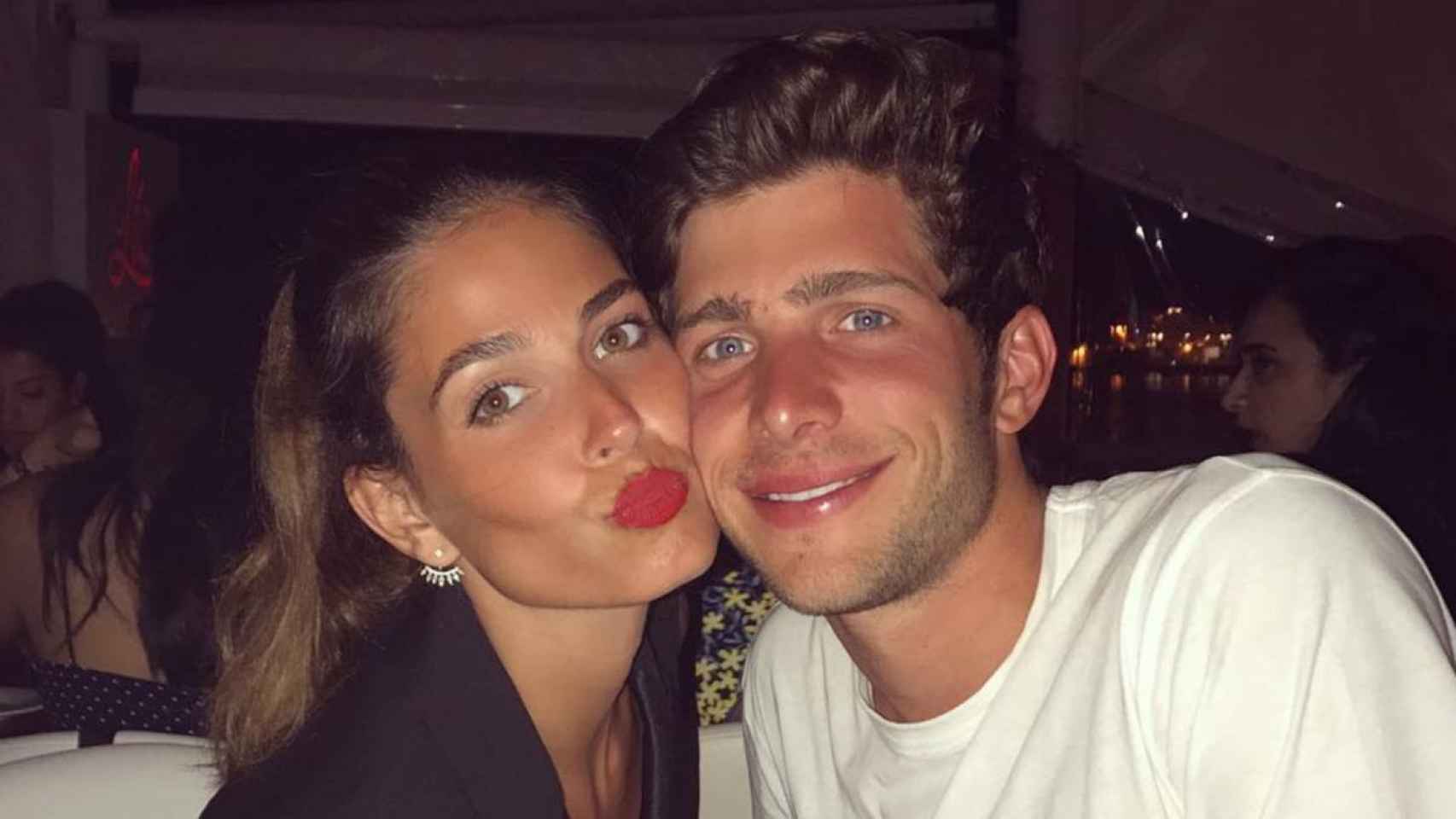 Coral Simanovich y Sergi Roberto en una cena