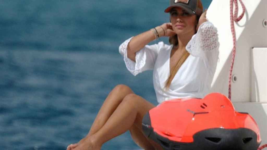 antonella roccuzzo en el yate de vacaciones