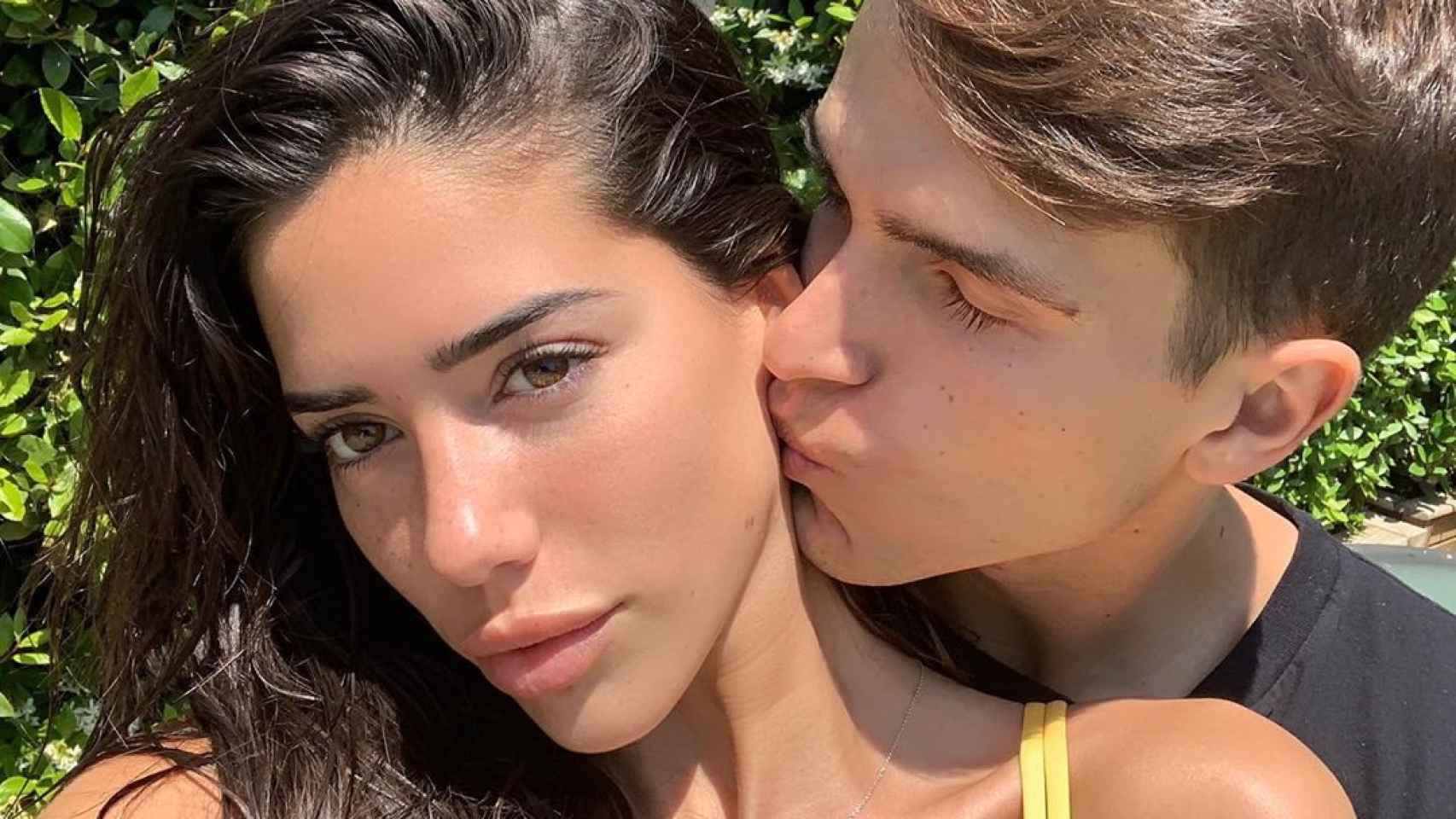 Denis Suárez besa a Nadia Avilés