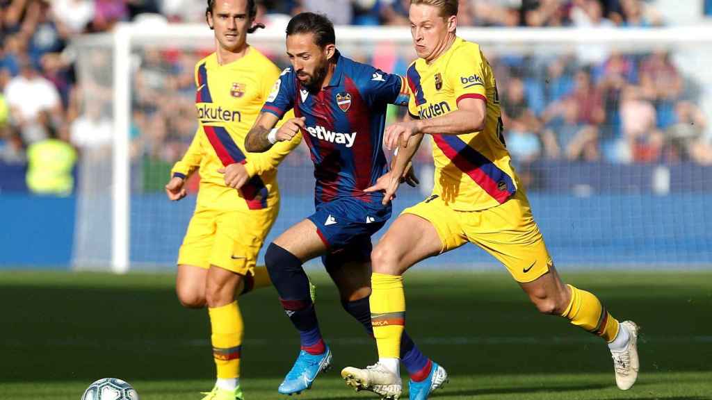 Los jugadores del Barça se vieron superados en el último Barça-Levante | EFE