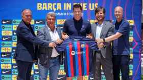 Rafa Yuste, Joan Laporta, Robert Lewandowski, Mateu Alemany y Jordi Cruyff, en la presentación del delantero con el Barça en Miami / FCB