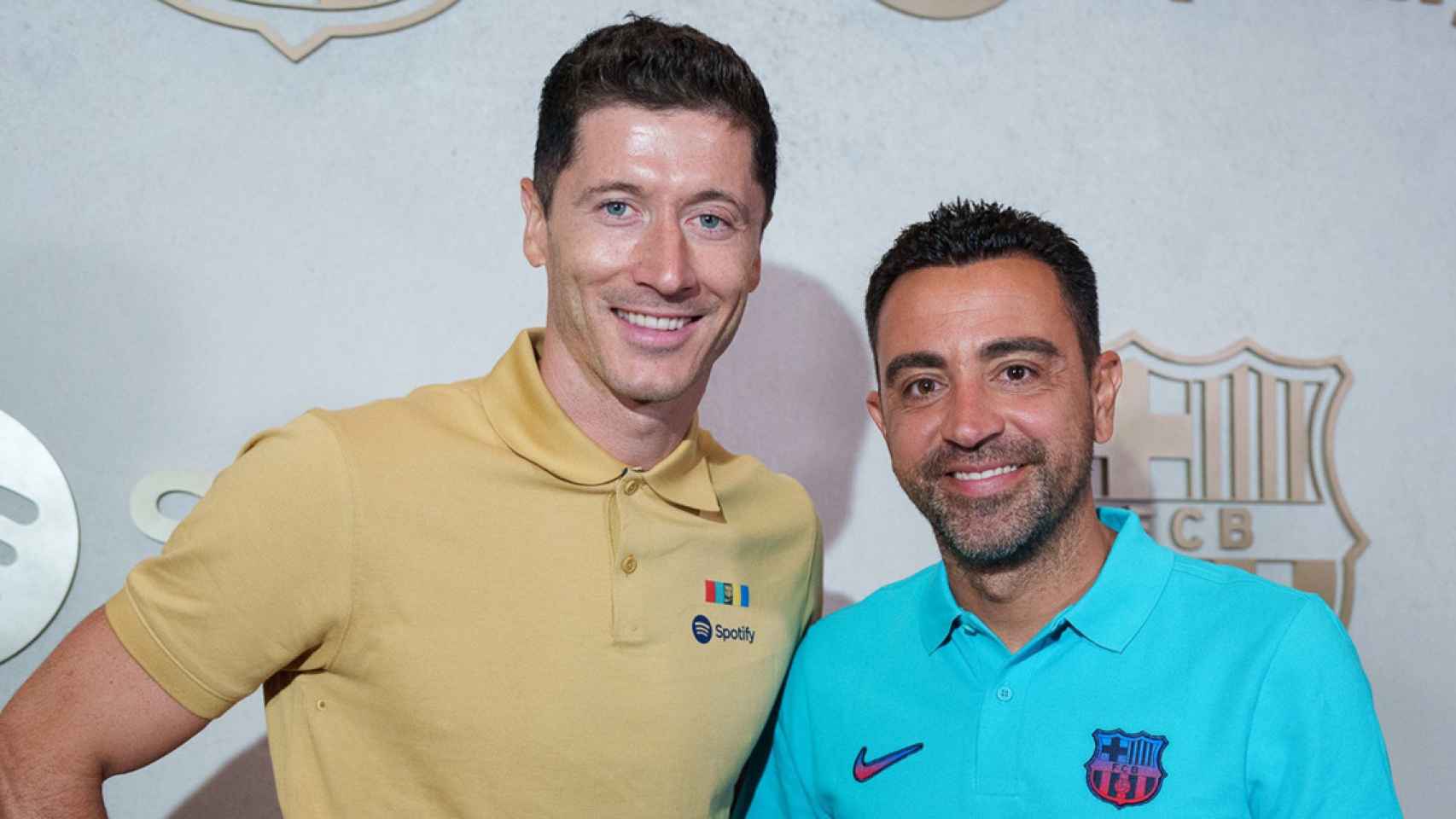 El esperando encuentro entre Robert Lewandowski y Xavi Hernández / FCB