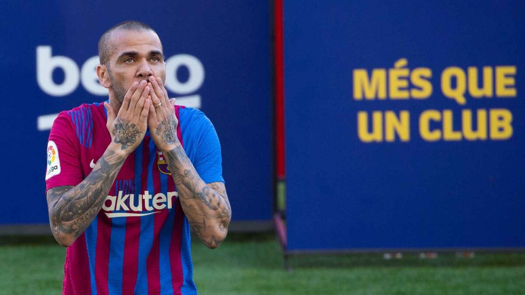 Dani Alves en su presentación como nuevo jugador del Barça / FCB