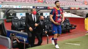 Agüero, junto a Laporta en su presentación con el Barça / FCB
