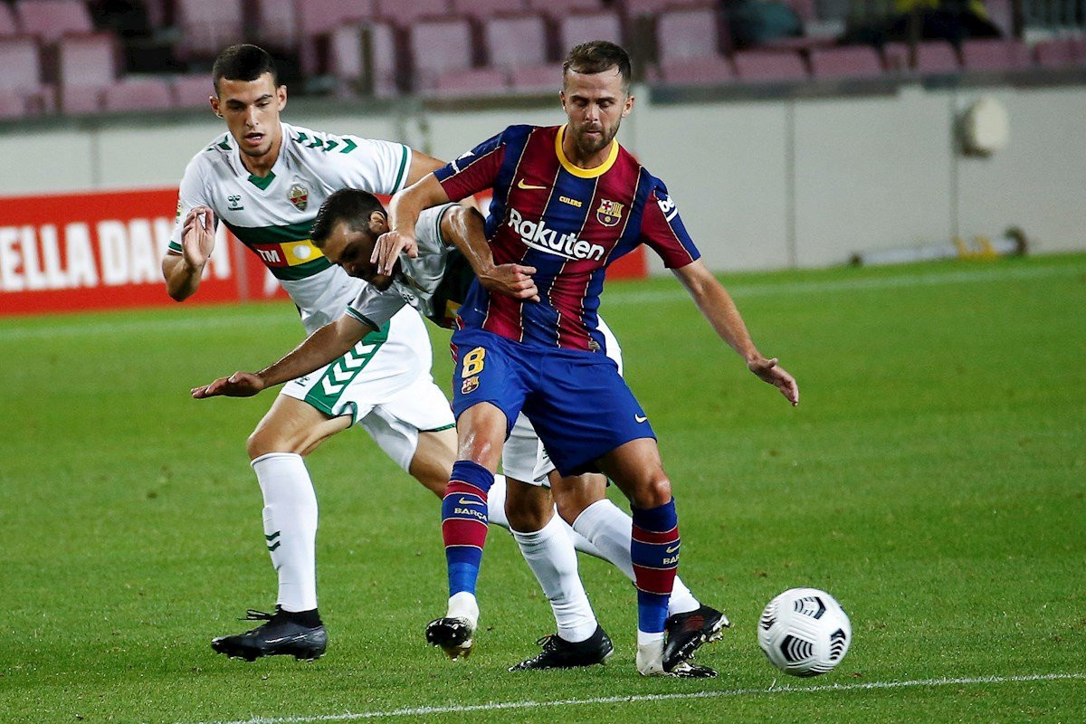 Miralem Pjanic en su debut con el Barça / EFE