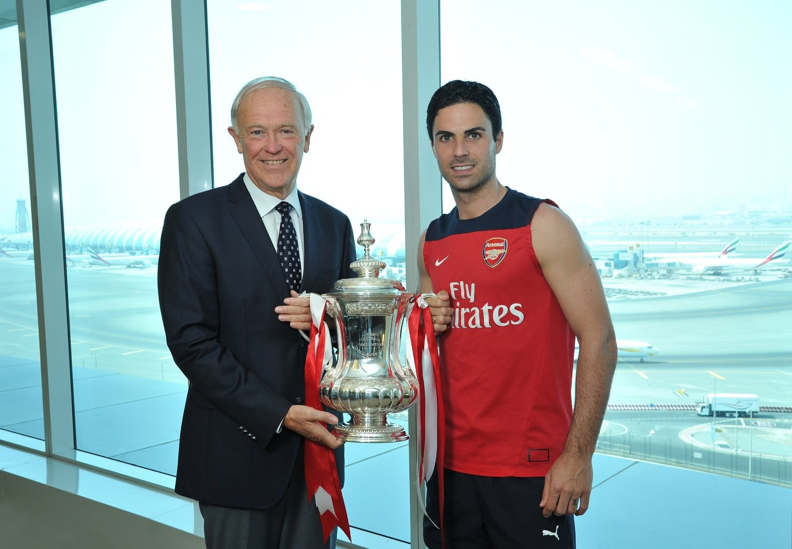 Mikel Arteta, entrenador del Arsenal, con la FA Cup / Redes