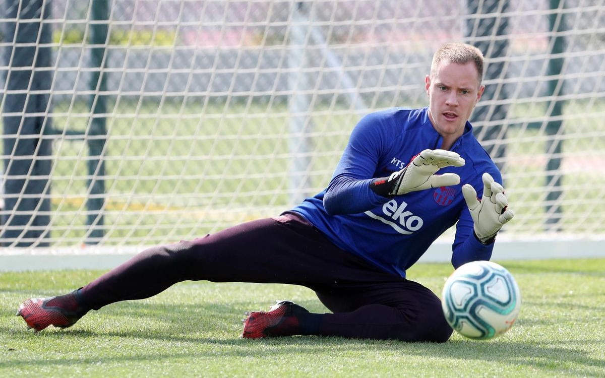 Ter Stegen durante un entrenamiento/ FC BARCELONA