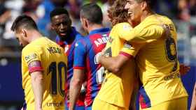 Messi, Griezmann y Suárez celebrando uno de los goles contra el Eibar / EFE