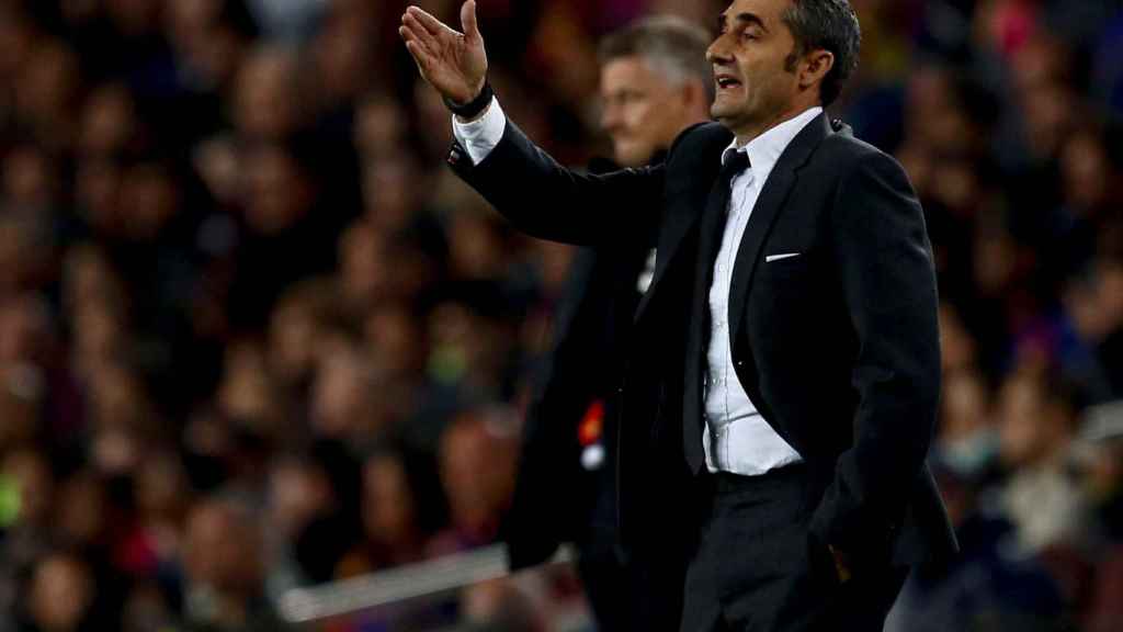 Ernesto Valverde en el banquillo del Barça en partido de Champions League / EFE