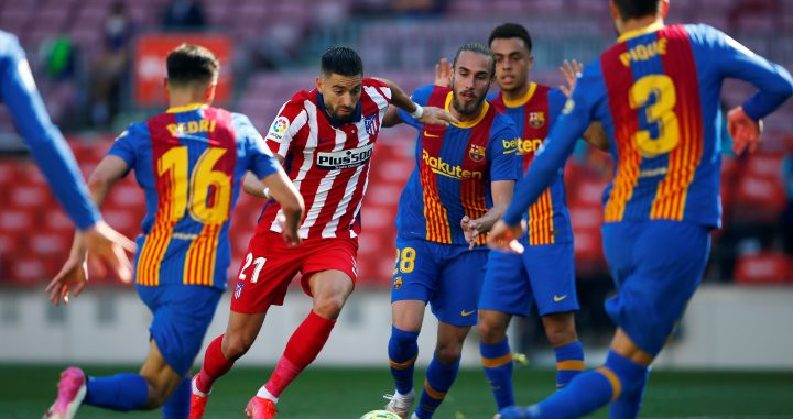 Carrasco, en una acción ante el Barça | EFE