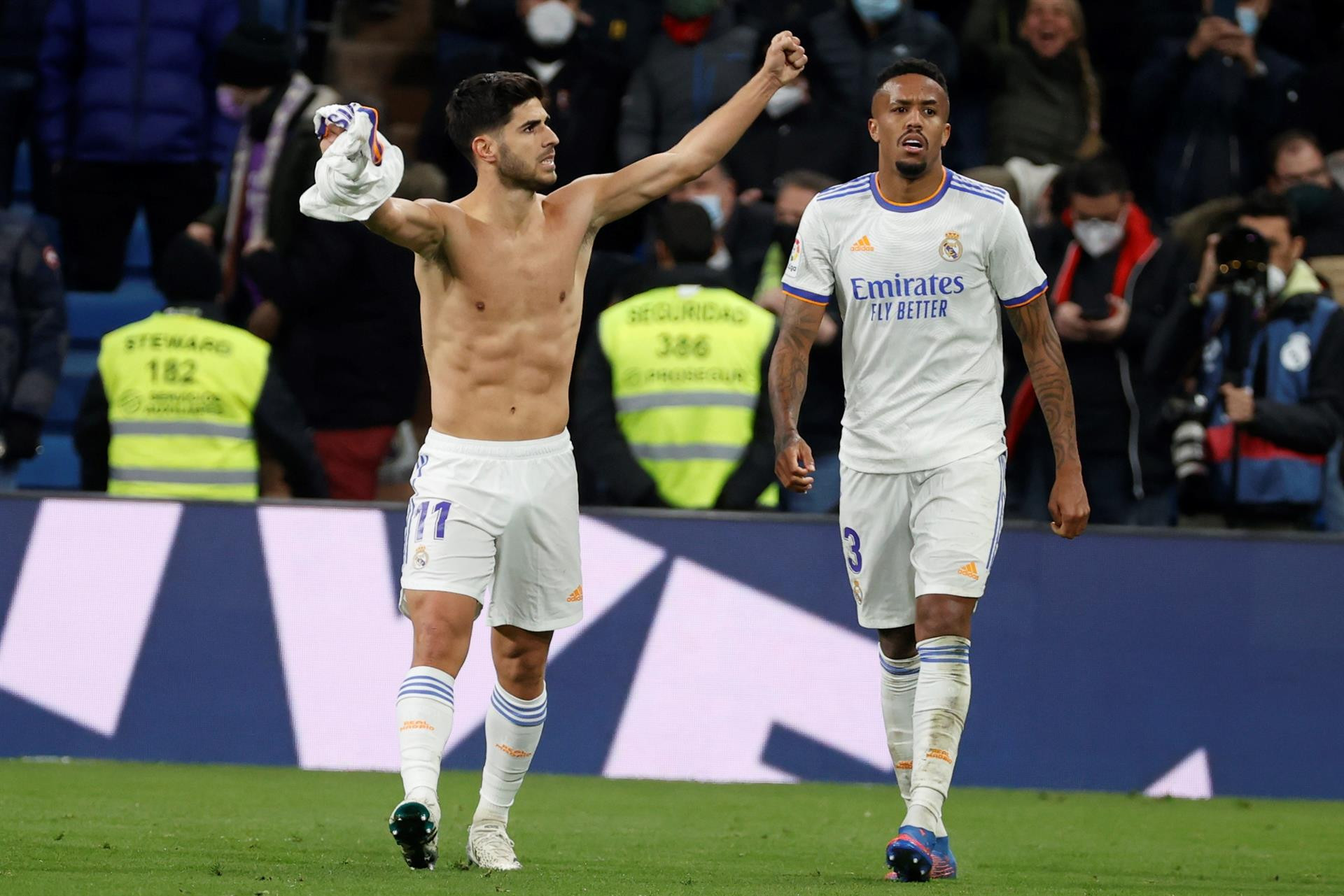 Asensio, que salvó al Real Madrid, celebra su gol al Granada / EFE