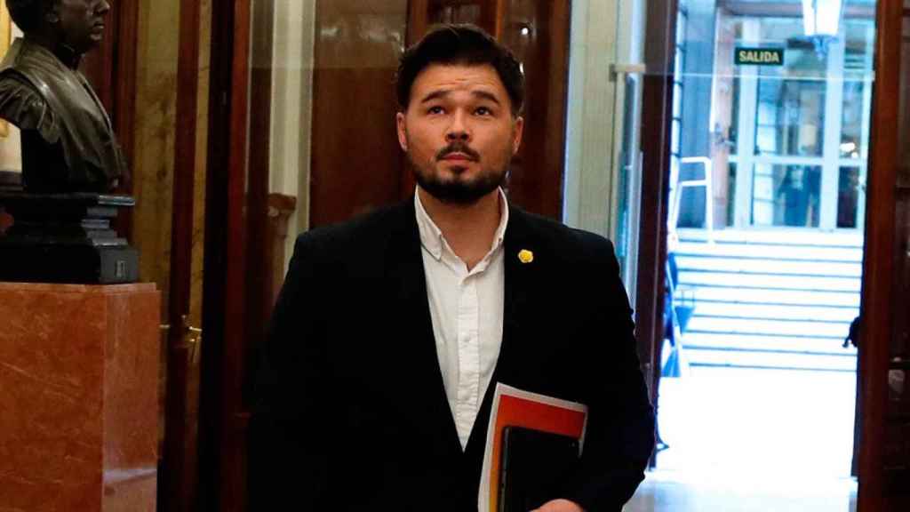 El portavoz de ERC, Gabriel Rufián, a su llegada al pleno del Congreso / EP