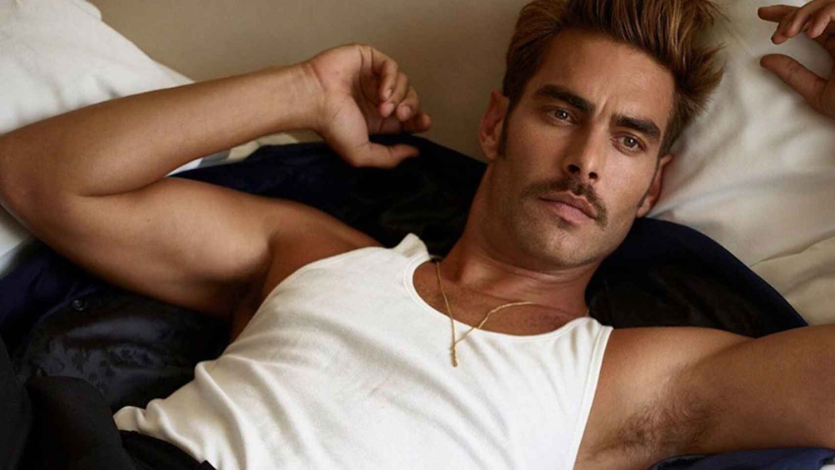 Jon Kortajarena se desnuda por completo en sus redes sociales / INSTAGRAM