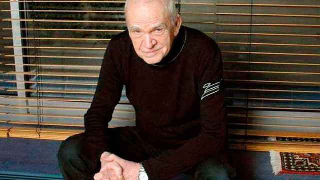 El escritor checo Milan Kundera, en una imagen de archivo / EFE