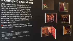 Imagen en la exposición anticorrupción con los distintos casos en Cataluña / CG