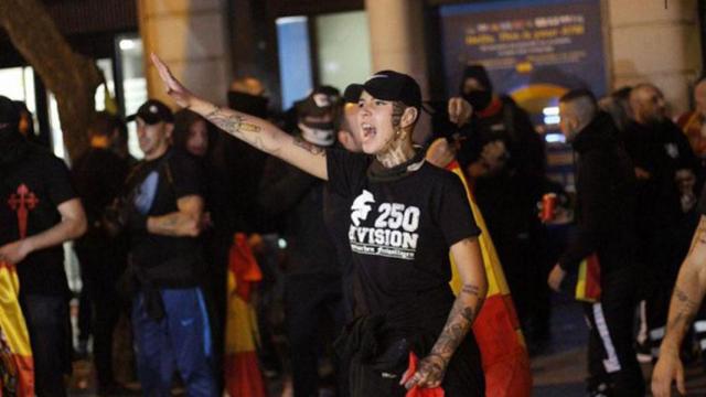 Imagen de ultras que se han enfrentado con radicales independentistas / TWITTER