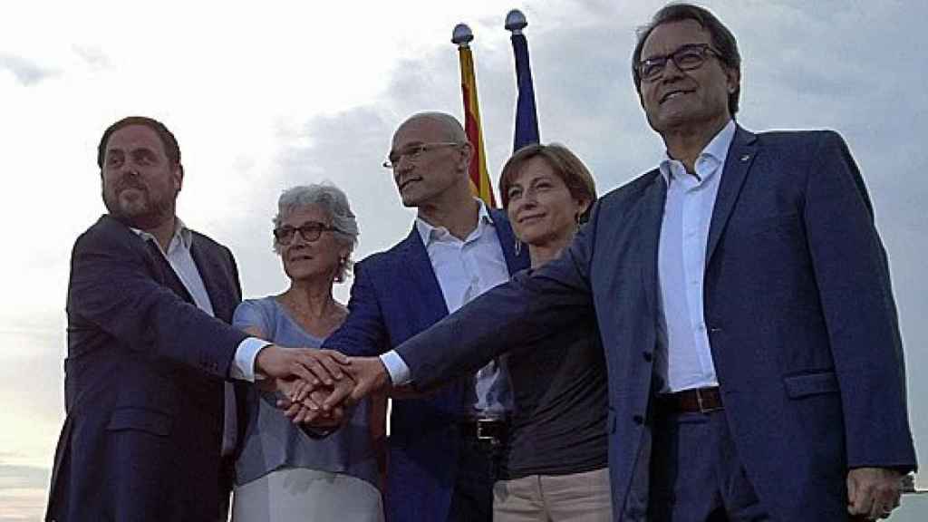 Oriol Junqueras, Muriel Casals, Raül Romeva, Carme Forcadell y Artur Mas, durante la presentación de la candidatura conjunta de CDC y ERC de cara a las elecciones del 27S