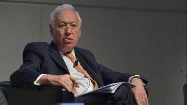 El ministro de Asuntos Exteriores y de Cooperación, José Manuel García-Margallo, en la presentación del libro 'Leones contra Dioses' en Barcelona