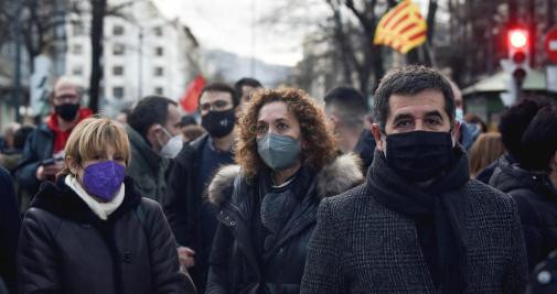 Carme Forcadell y Esther Capella (ERC) y Jordi Sànchez (JxCat), en la manifestación de apoyo a los presos etarras / EFE