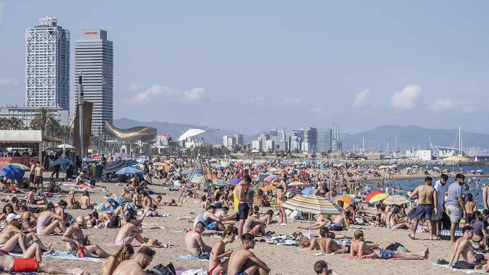 La playa de La Barceloneta durante el verano de 2020 / EP